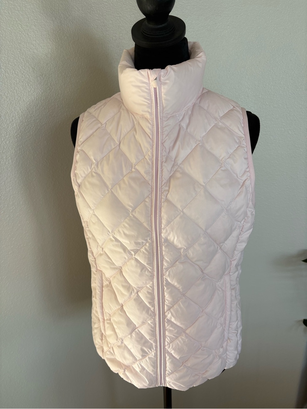 Tory Sport Women’s Soft Pink Quilted, Lightweight Puffer Vest - Picture 2 of 13